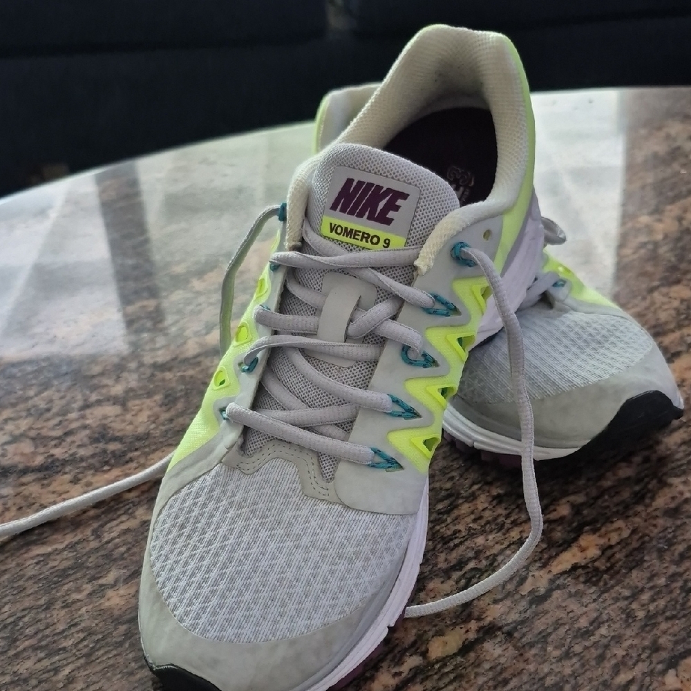 Nike Women's Vomero 9 Running Shoes - Light Gray & Neon Yellow